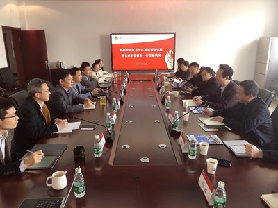 江蘇長江經濟帶研究院院長成長春教授一行來我院交流社會經濟咨詢服務